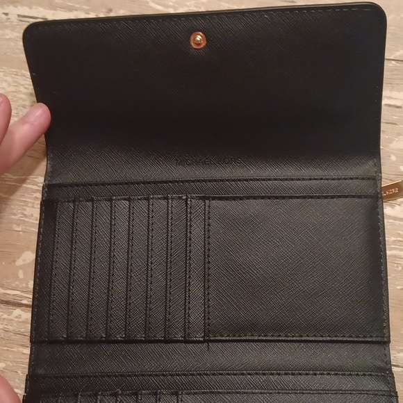 NWT Michael Kors black saffiano leather large jet set bifold travel wallet $278 - Picture 5 of 7